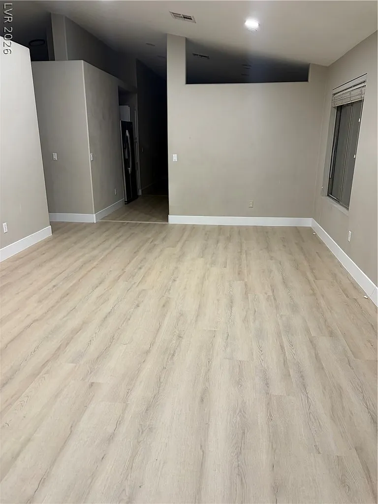 3 bed, 2.0 bath, 1303 sqft, $1,900 — Photo 2