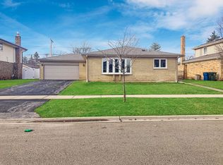510 S Marina Dr, Mount Prospect, IL 60056