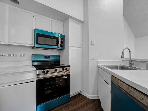 3rd image of 3340 Pinewalk Dr N APT 1527