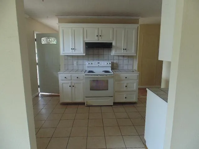 2247 Toledo St — Photo 3