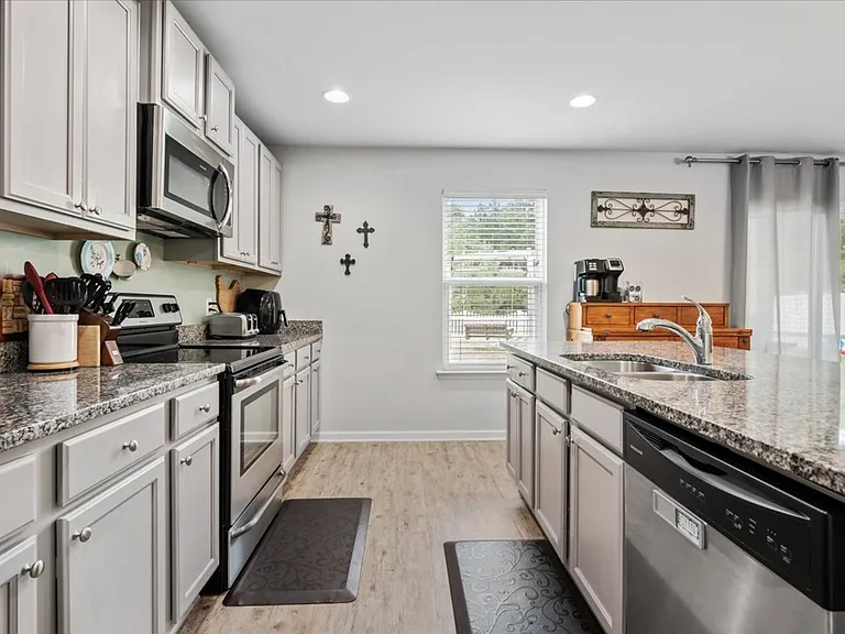 4 Gardenia Dr — Photo 8