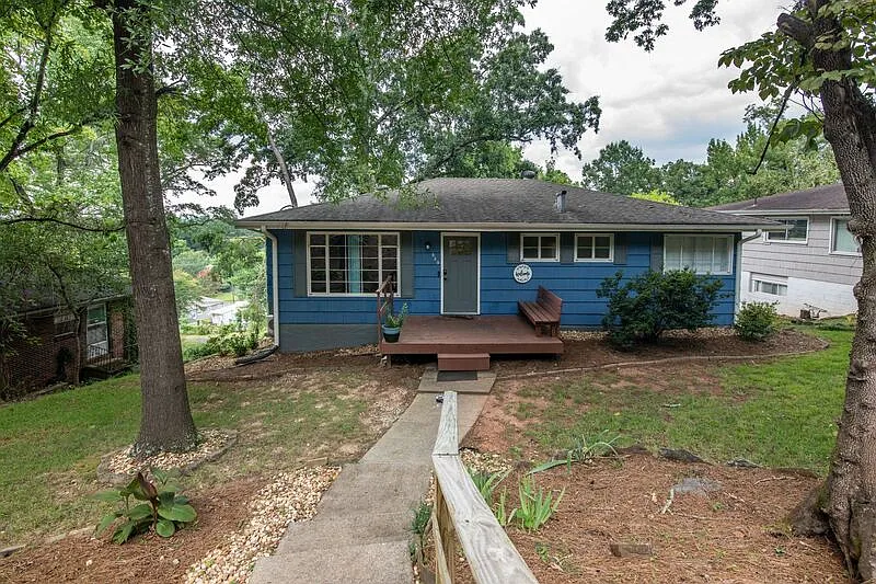 3 bed, 3.0 bath, 1980 sqft, $2,600 — Photo 1