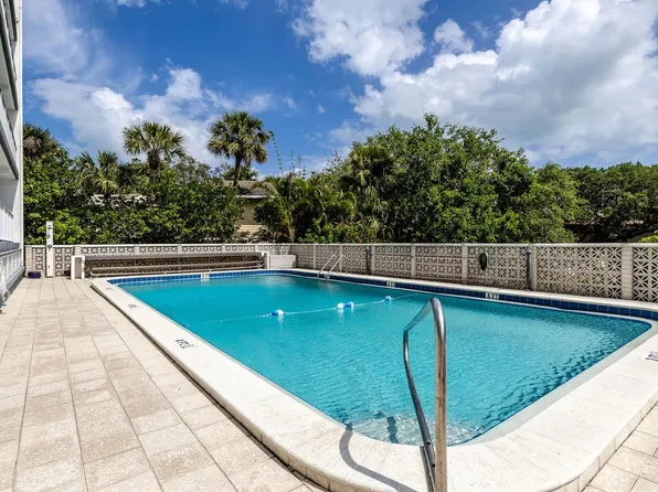 935 E Causeway Blvd APT 109, Vero Beach, FL 32963