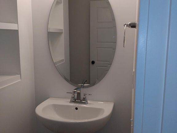 2nd image of 871 Saucer Ct