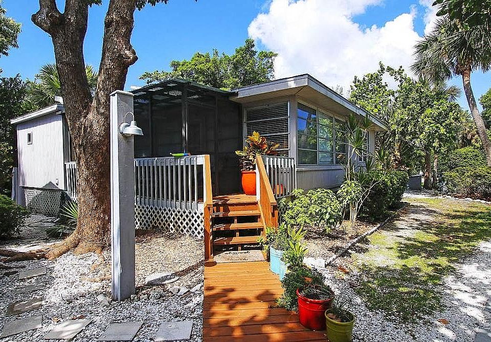 1st image of 726 Donax St