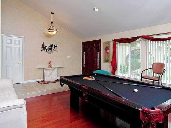 3rd image of 294 Greenmeadow Ave