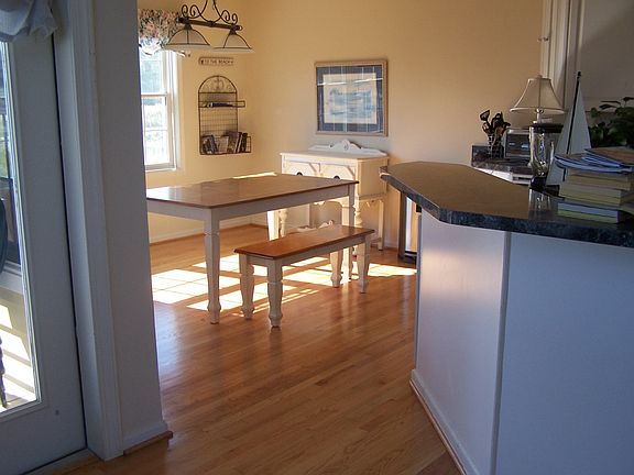 4th image of 403 E Cape Shores Dr