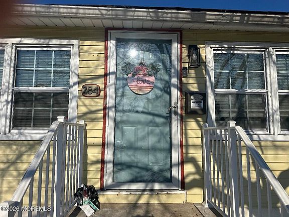 5th image of 284 Washington Street