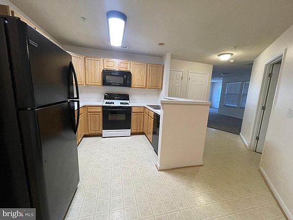 2nd image of 45512 Westmeath Way Unit B14