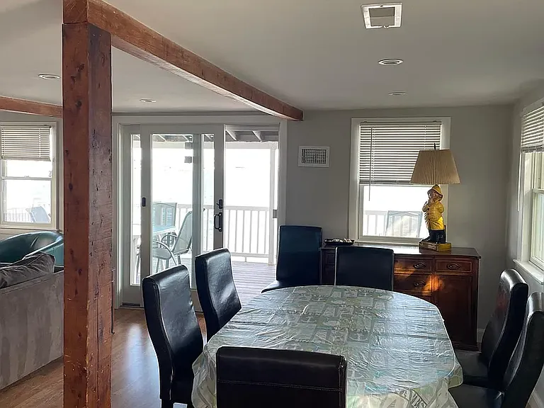 Dining Area with Seating for Eight