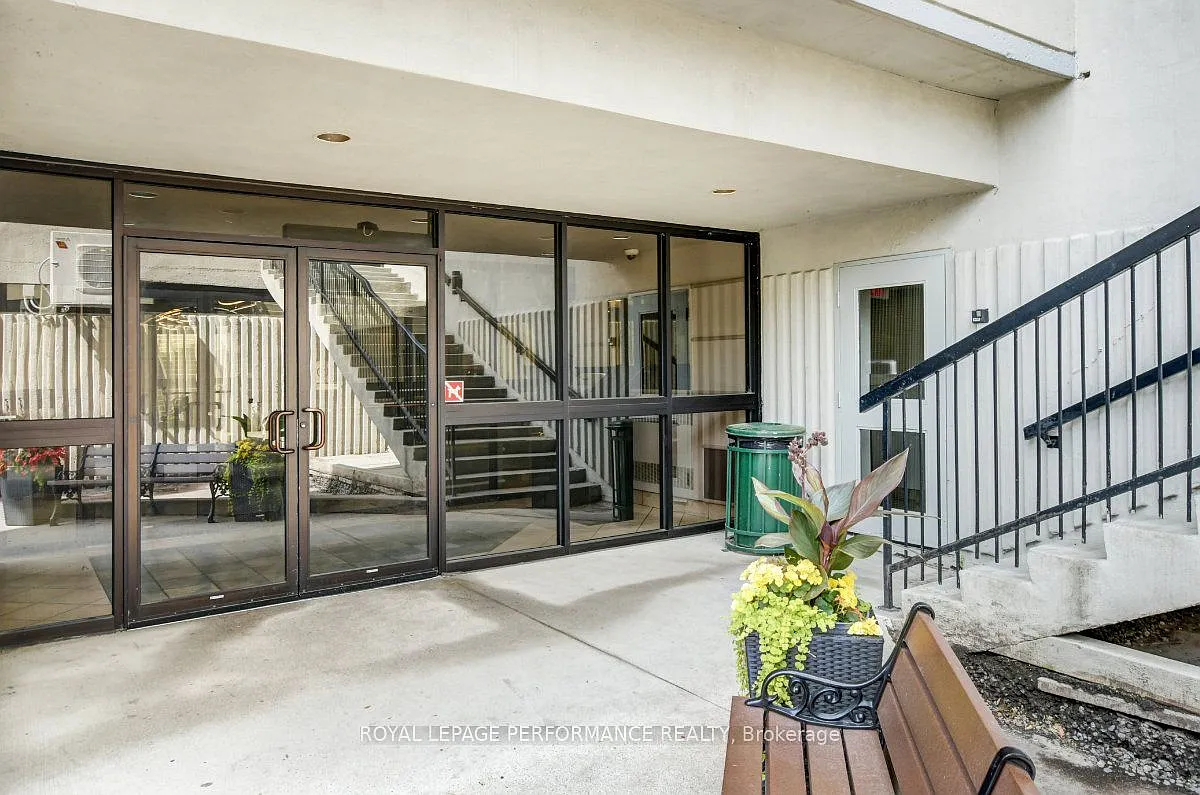 3 bed, $2,400 — Photo 2