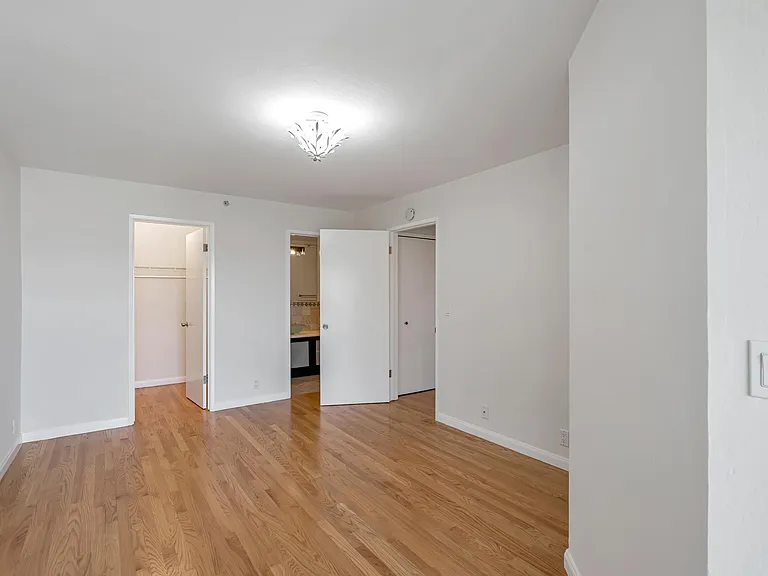 320 Peninsula Ave #413 — Photo 12