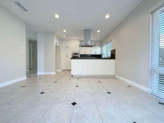 5th image of 10818 La Fonda Cir