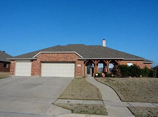 10904 Owl Creek Dr, Fort Worth, TX 76179