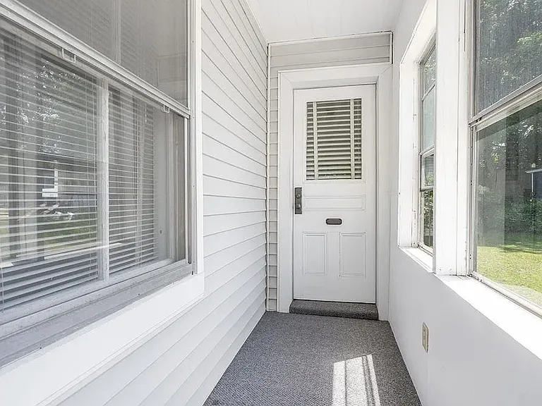 54 Maple St — Photo 11