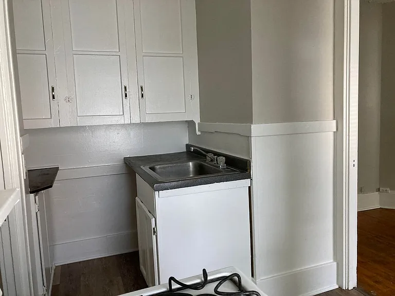 450 Meigs St — Photo 4