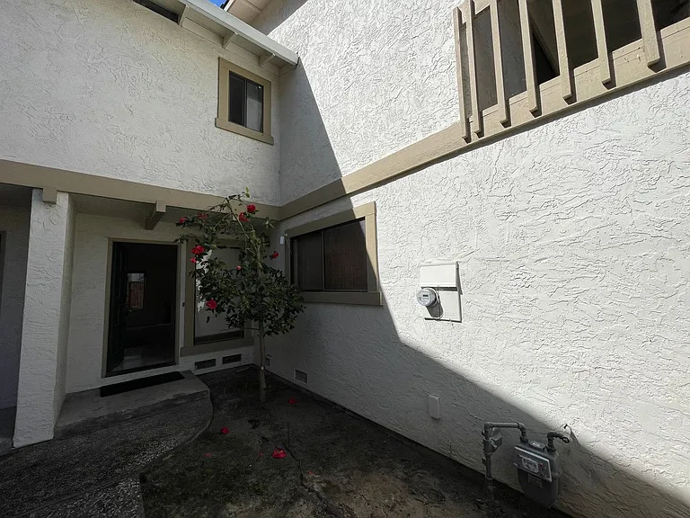 3443 Homestead Rd — Photo 2