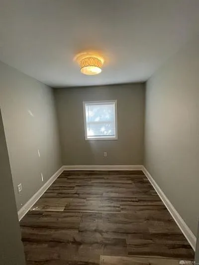 270 E Market St #6 — Photo 8