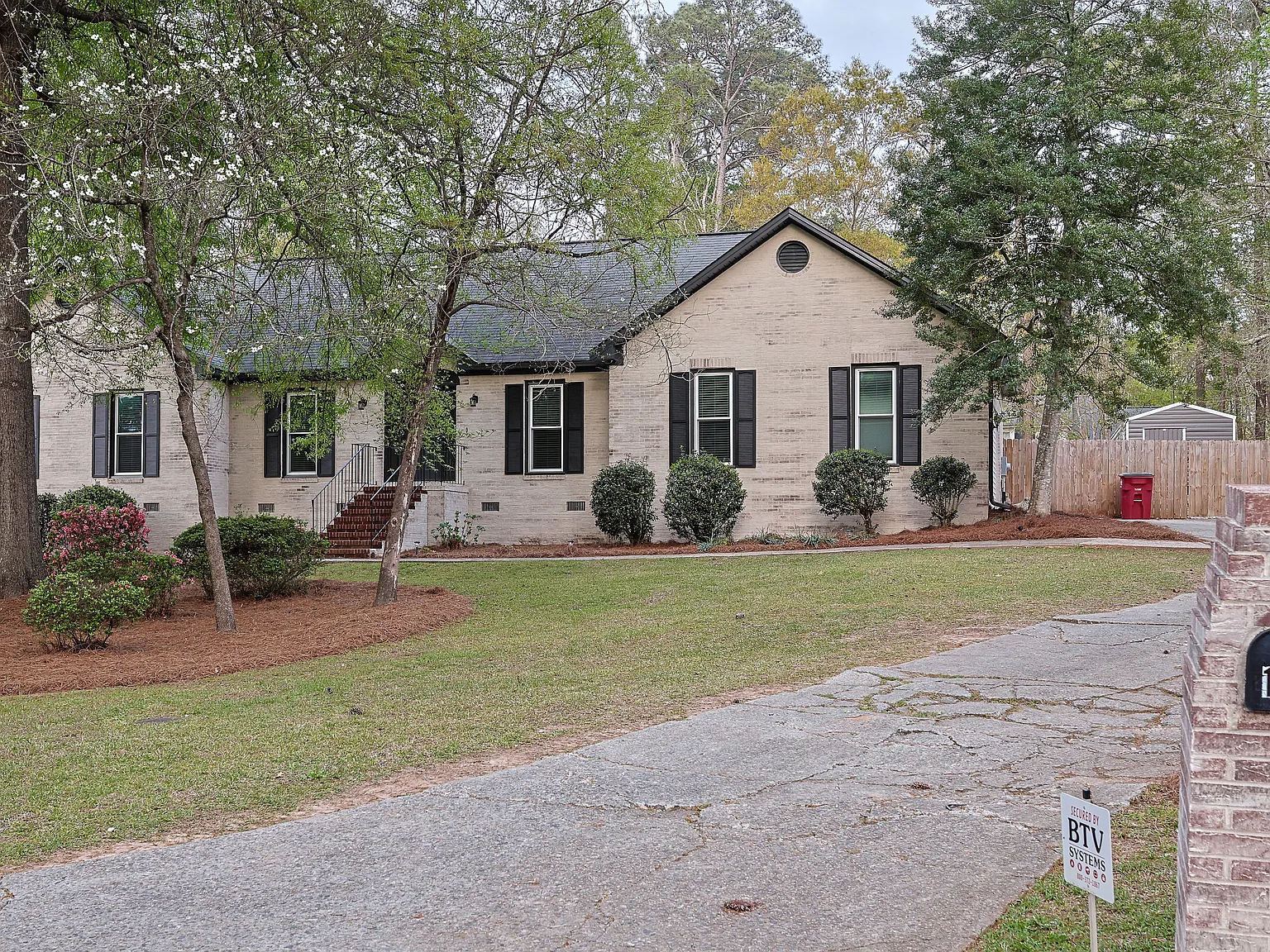 5 bed, 3013 sqft, $2,750 — Photo 2
