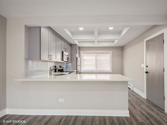 3rd image of 6747 N Olmsted Ave #2A