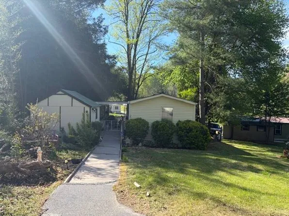 23 Nuthatch Rd, Hendersonville, NC 28792