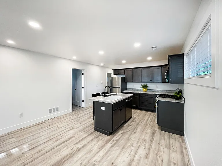 210 Evans Ln — Photo 3