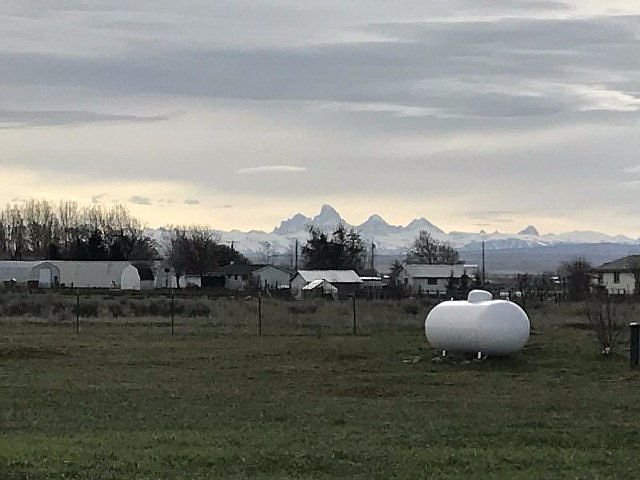 1st image of 505 N 2420 E