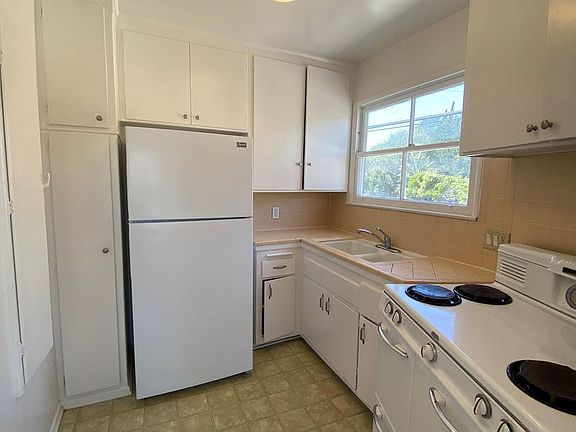 4th image of 3120 Scotland St #8