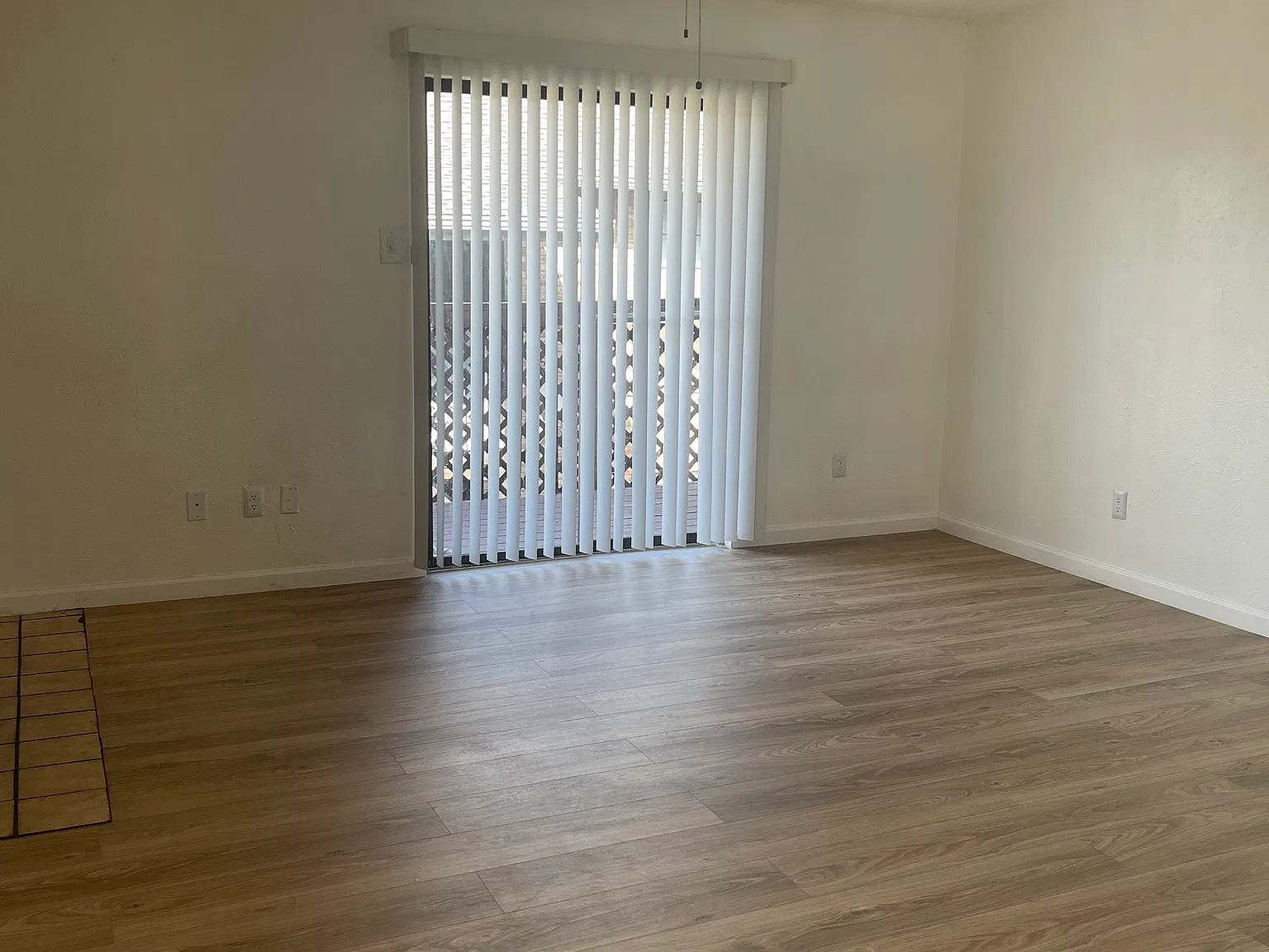 2 bed, 1040 sqft, $1,550 — Photo 3