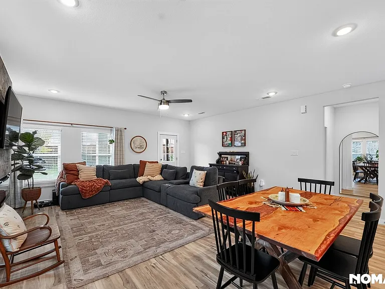 626 Cari Ln — Photo 17