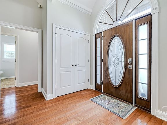 5th image of 110 Sweetwater Circle