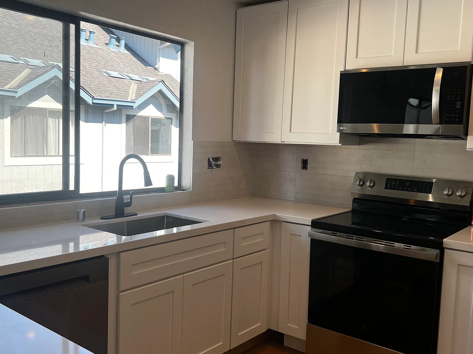 3 bed, 2.5 bath, 1768 sqft, $5,500 — Photo 1
