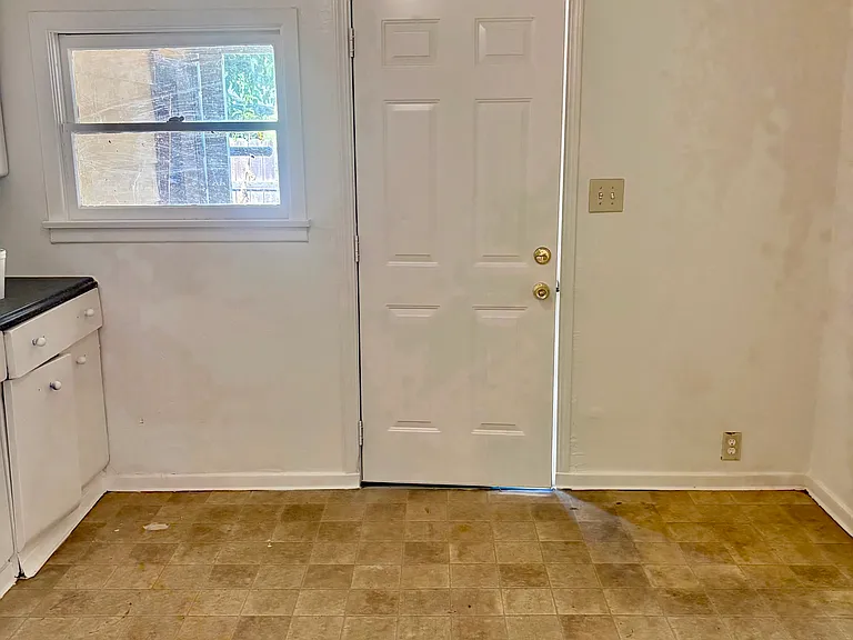 215 Van Buren St #1/2 — Photo 9