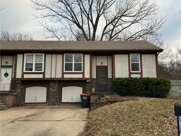 5913 NW Creekview Dr, Parkville, MO 64152