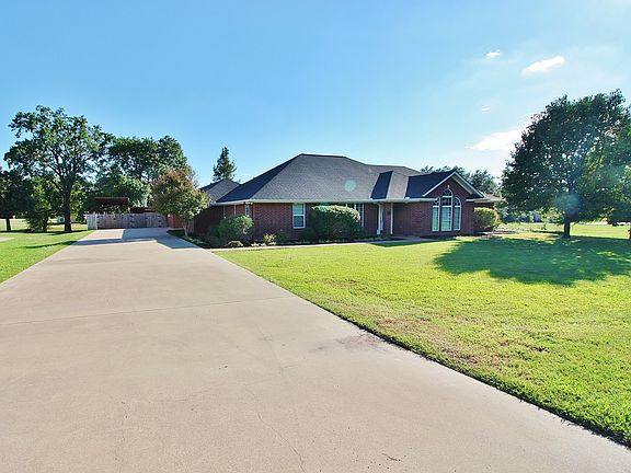3rd image of 12 Dobbs Dr