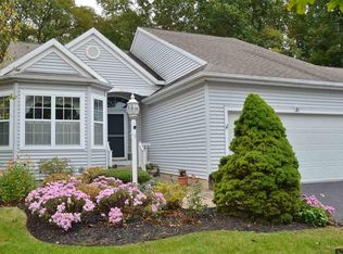 30 Parkland Ct, Clifton Park, NY 12065