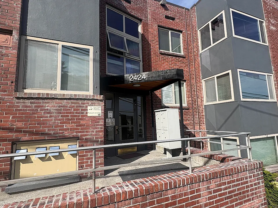Denny Apartments