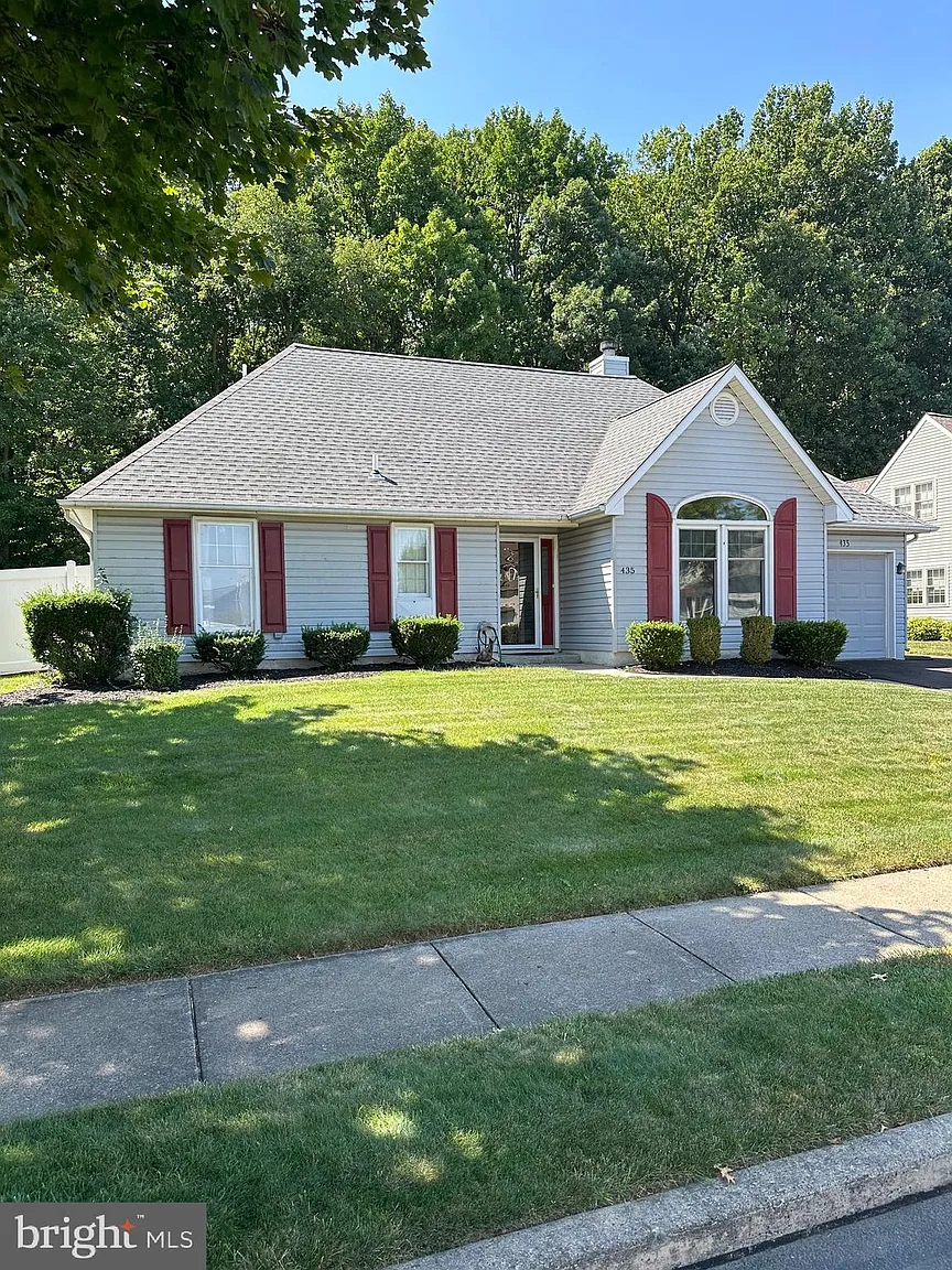435 Stanford Rd photo 1