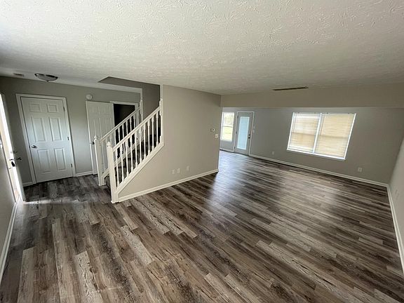 4th image of 11836 Valley Creek North Dr