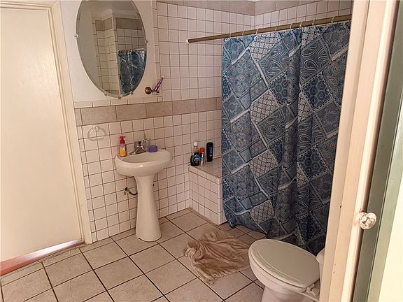 4th image of 111 Dunbar St