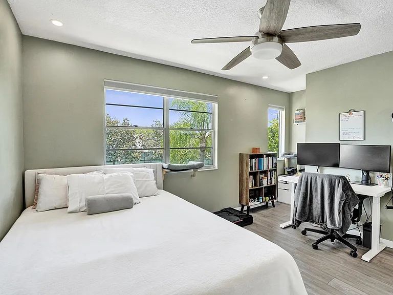 201 SW 3rd St #201 — Photo 34