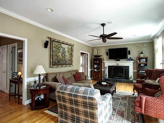 3rd image of 571 N Palisades Cir SE