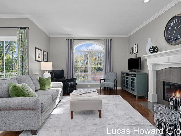 2nd image of 4972 Luxemburg St SE