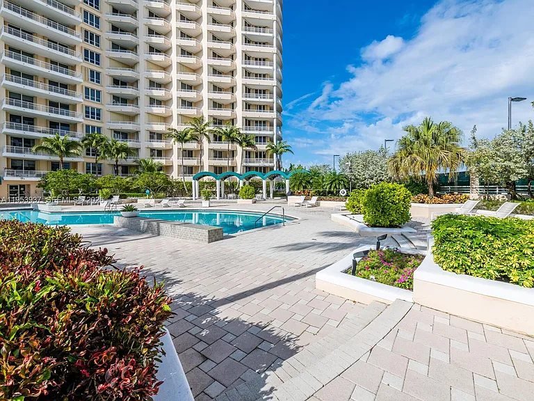 888 Brickell Key Dr #L10 — Photo 10
