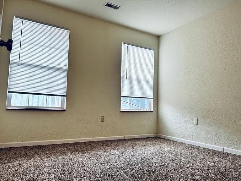 913 Westridge Dr #14 — Photo 9