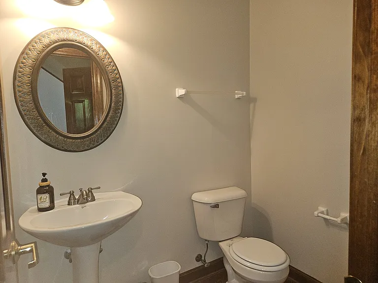 733 Woodbury Ct — Photo 12