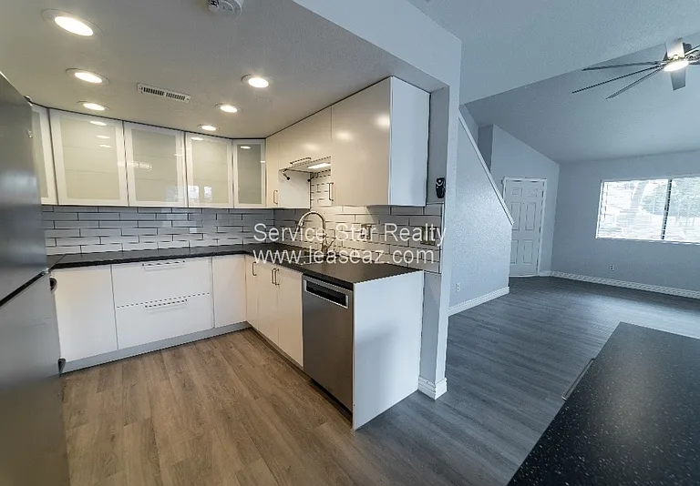 222 W Brown Rd #33 — Photo 3