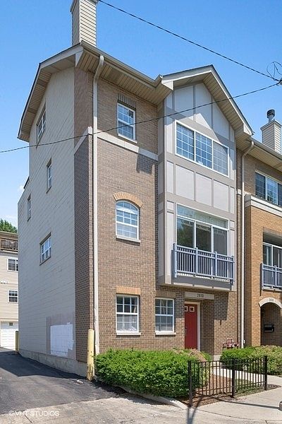 1st image of 2610 W Bloomingdale Ave