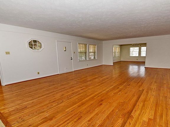 2nd image of 4558 Roland Ave #D