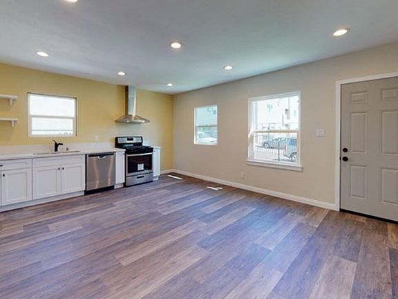 3rd image of 675 Leonard Ave